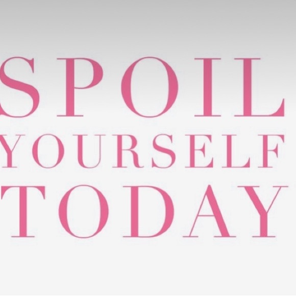 @funnyajk when I go live! Like this post. Come shop and have some fun🤩 - Picture 2 of 7